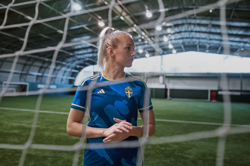 Das WM 2023 Awaytrikot 2023 von Schweden und adidas
