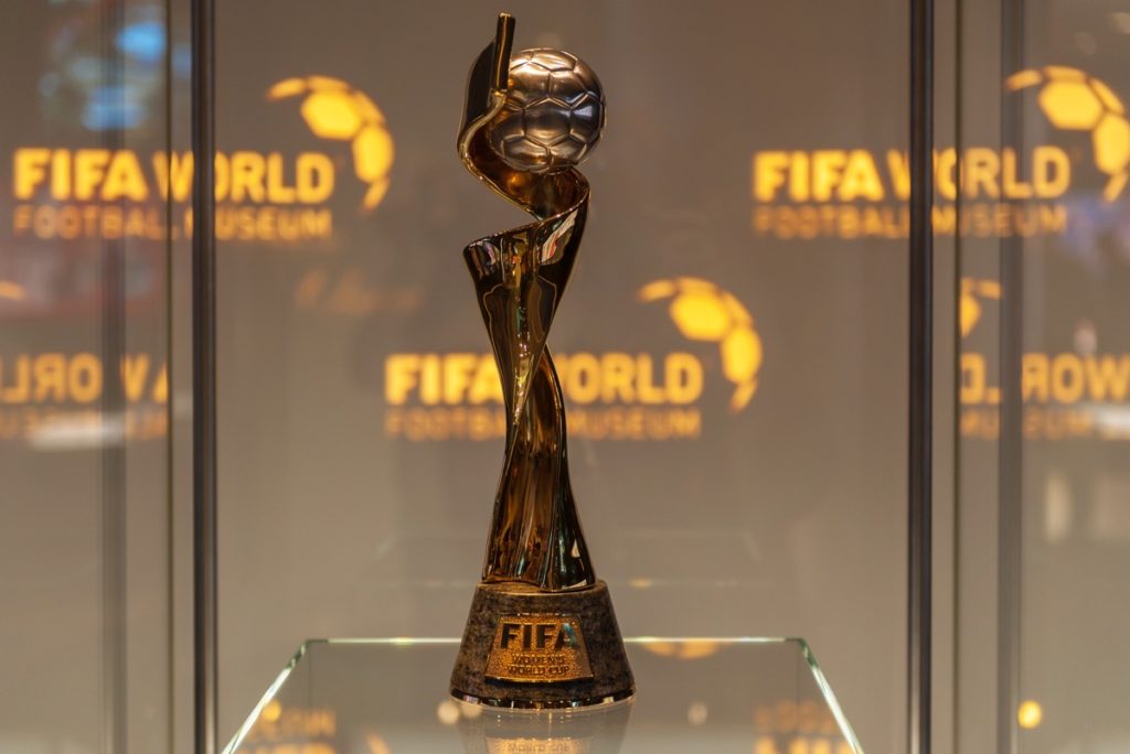 Der FIFA WM Pokal der Frauen Weltmeisterschaft (Copyright depositphotos.com)