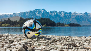 Der offizielle WM Spielball "OCEAUNZ" von adidas